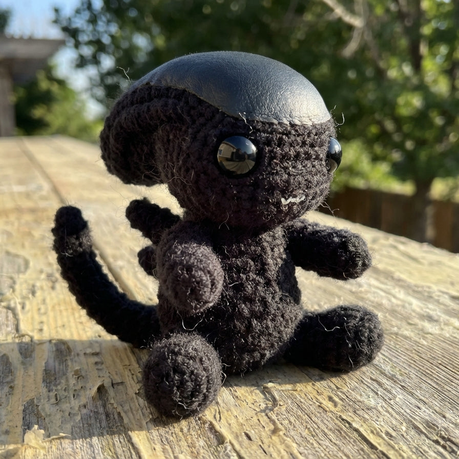 WoolyArtis™ - Emotional Support Art Xenomorph Crochet Doll - WoolyArtis
